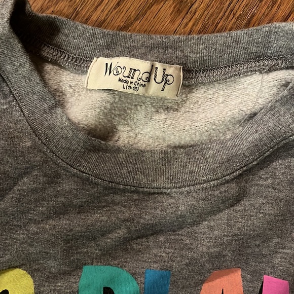 Cute sweatshirt from a local boutique - Picture 4 of 4